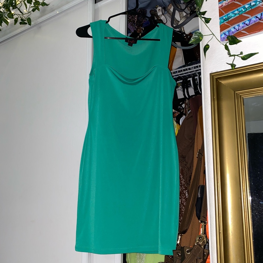 green 90s vibe square neck dress 💚